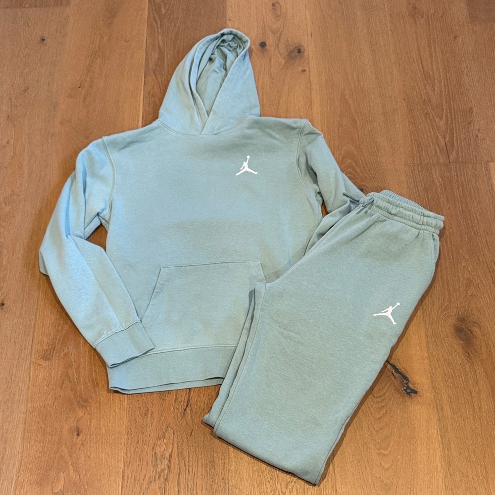 Youth Jordan Hooded Sweatshirt and Pants - XL